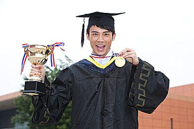 开放世界生存制作游戏《蜂巢：超越的世界》全新预告放出 2024年第四季度发售